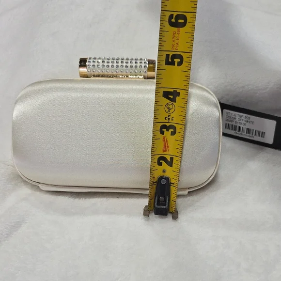 🌟Badgley Mischka Cream and Gold Clutch / Crossbody Vintage-Inspired Design🌟